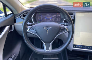 Лифтбек Tesla Model S 2015 в 