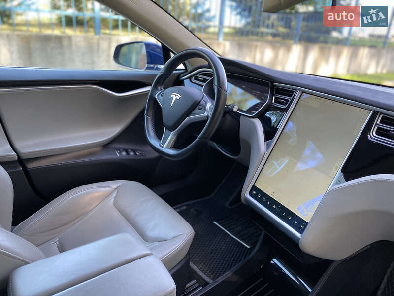 Ліфтбек Tesla Model S 2015 в Бучі