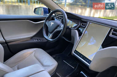 Лифтбек Tesla Model S 2015 в 