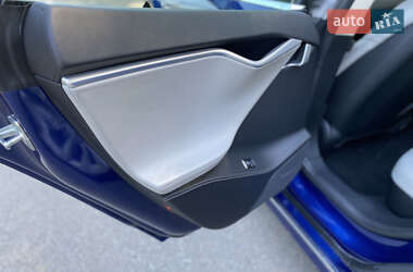 Лифтбек Tesla Model S 2015 в 