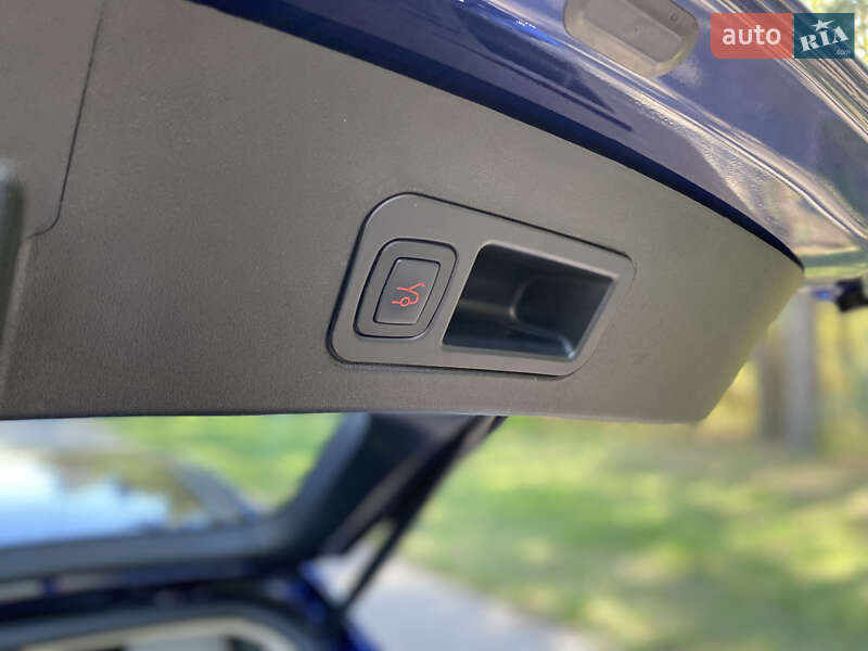 Ліфтбек Tesla Model S 2015 в Бучі
