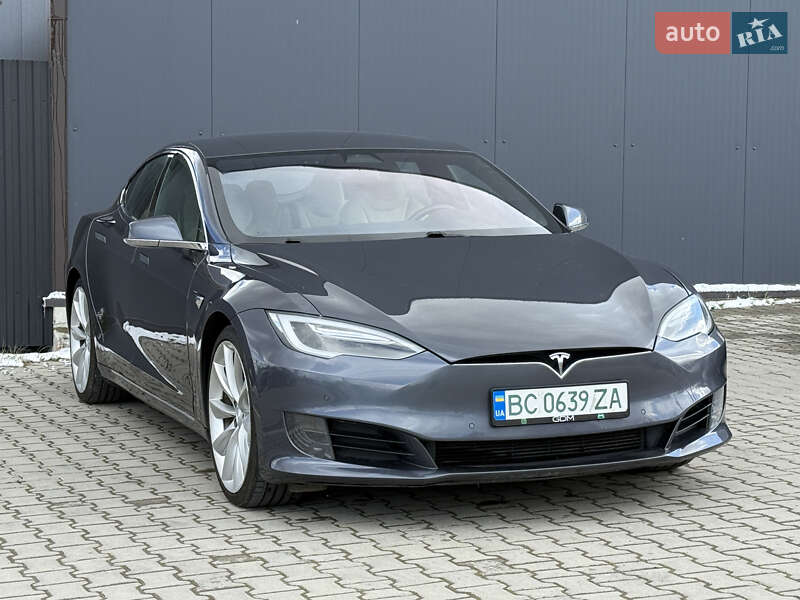 Лифтбек Tesla Model S 2017 в Львове