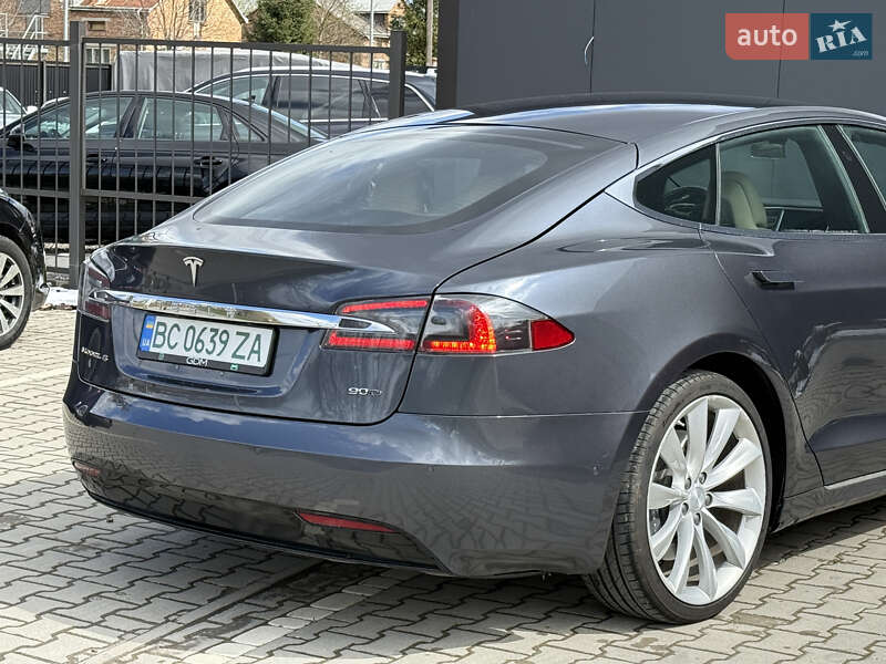 Лифтбек Tesla Model S 2017 в Львове
