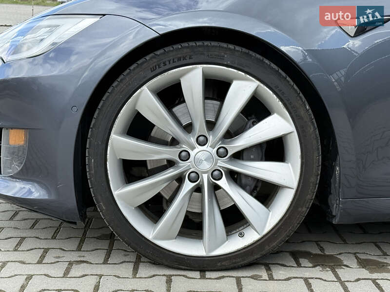 Лифтбек Tesla Model S 2017 в Львове