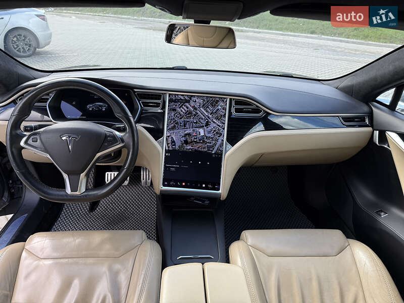 Лифтбек Tesla Model S 2017 в Львове