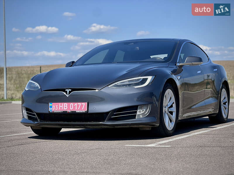 Лифтбек Tesla Model S 2016 в Ровно