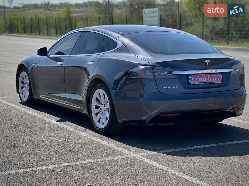 Лифтбек Tesla Model S 2016 в Ровно
