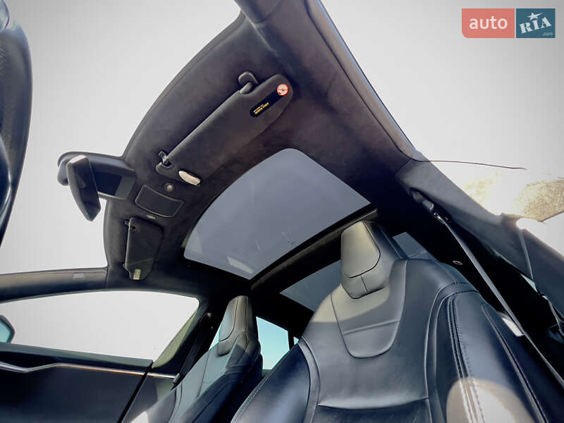 Лифтбек Tesla Model S 2016 в Ровно