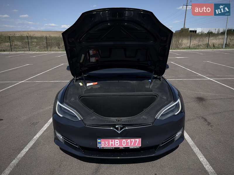 Лифтбек Tesla Model S 2016 в Ровно