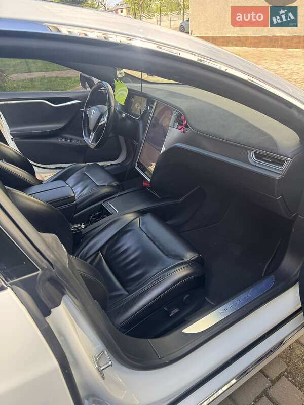 Лифтбек Tesla Model S 2017 в Ивано-Франковске