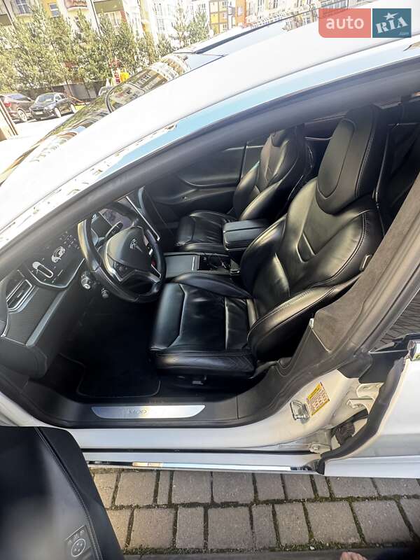 Лифтбек Tesla Model S 2017 в Ивано-Франковске