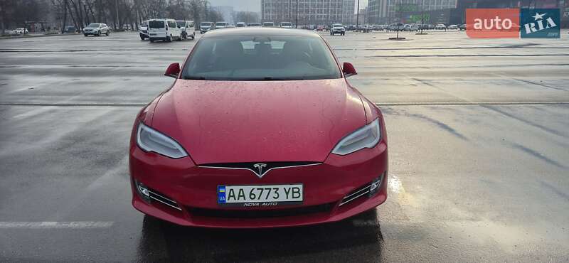 Лифтбек Tesla Model S 2017 в Киеве