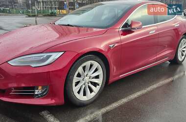 Лифтбек Tesla Model S 2017 в 