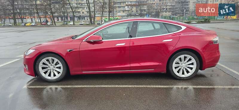 Лифтбек Tesla Model S 2017 в Киеве