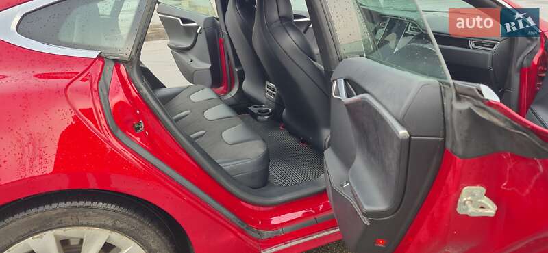 Лифтбек Tesla Model S 2017 в Киеве