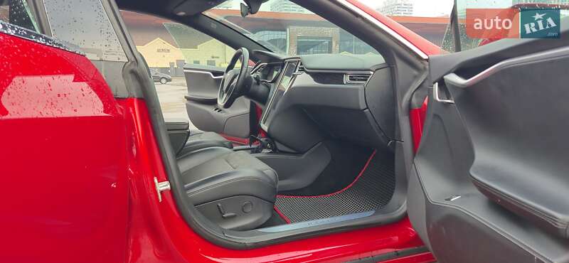 Лифтбек Tesla Model S 2017 в Киеве