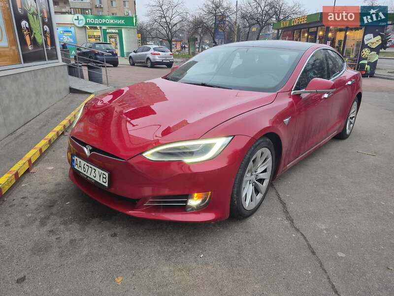 Лифтбек Tesla Model S 2017 в Киеве