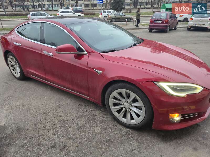 Лифтбек Tesla Model S 2017 в Киеве