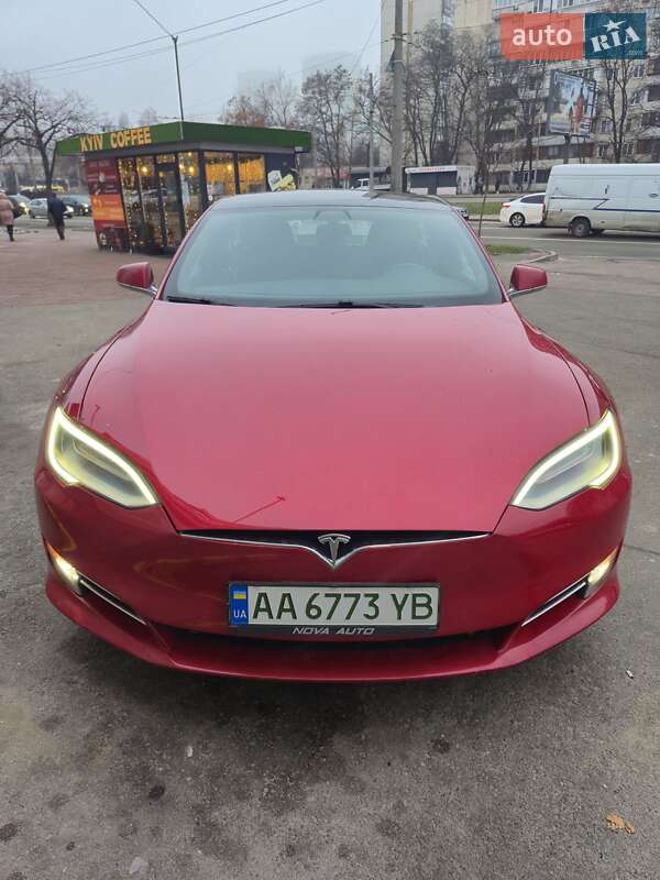 Лифтбек Tesla Model S 2017 в Киеве
