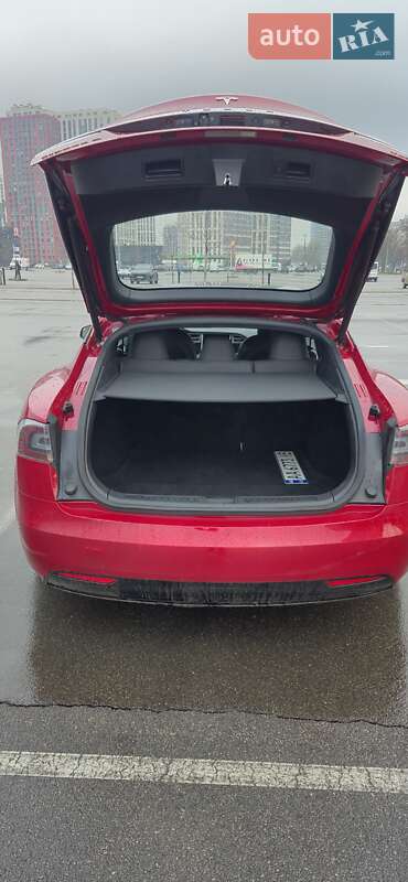 Лифтбек Tesla Model S 2017 в Киеве