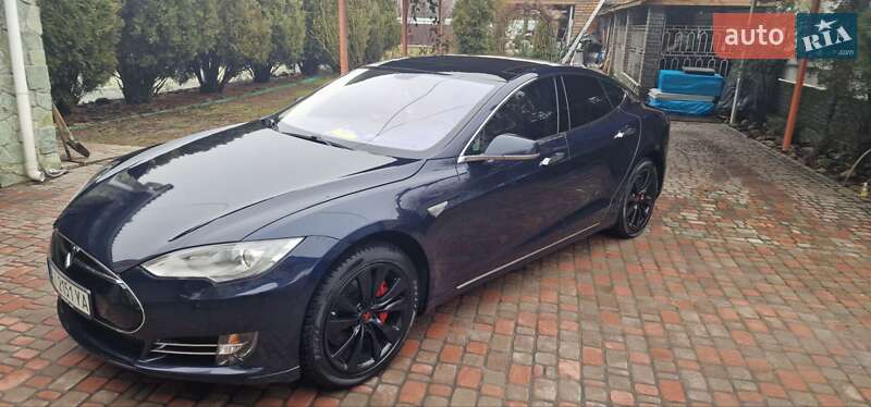 Лифтбек Tesla Model S 2014 в Киеве