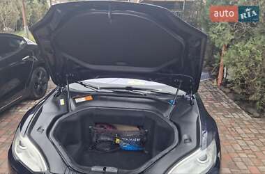 Лифтбек Tesla Model S 2014 в 