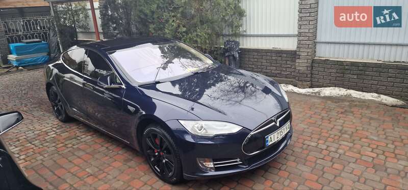 Лифтбек Tesla Model S 2014 в Киеве
