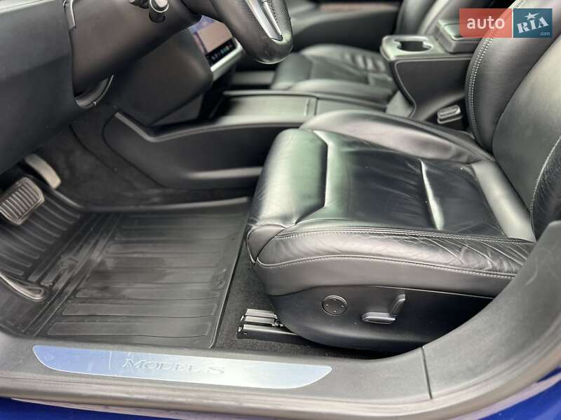 Лифтбек Tesla Model S 2017 в Херсоне