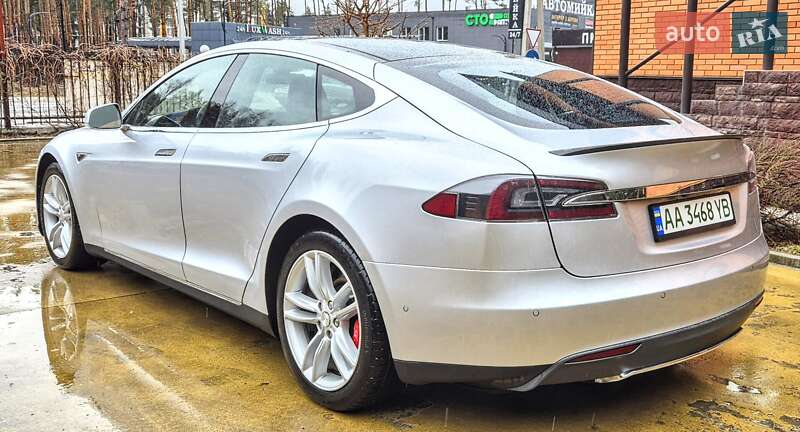 Лифтбек Tesla Model S 2015 в Киеве фото 7 Лифтбек Tesla Model S 2015 в Киеве