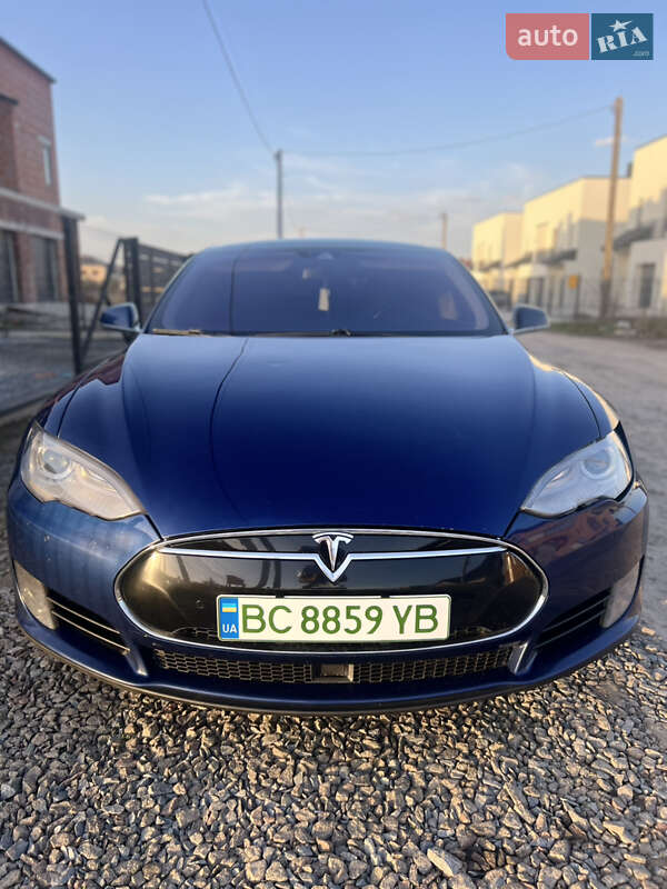 Лифтбек Tesla Model S 2015 в Львове