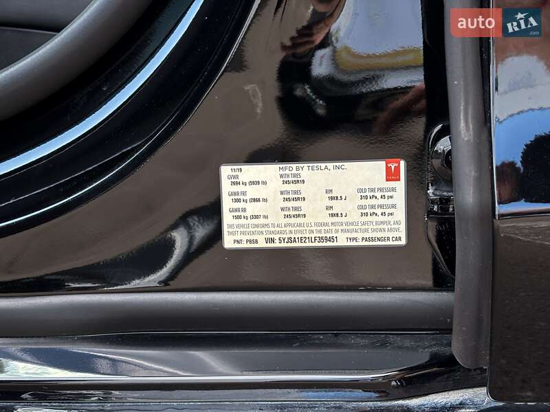 Лифтбек Tesla Model S 2019 в Киеве
