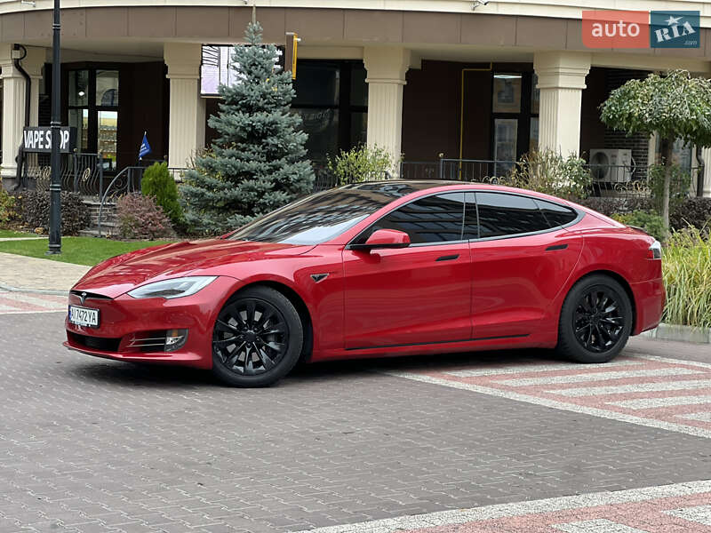Ліфтбек Tesla Model S 2016 в Києві