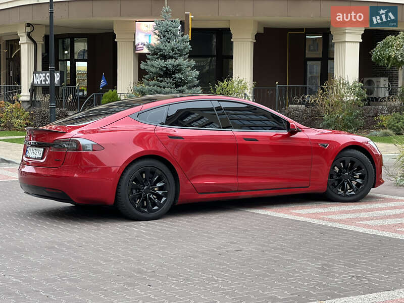 Ліфтбек Tesla Model S 2016 в Києві