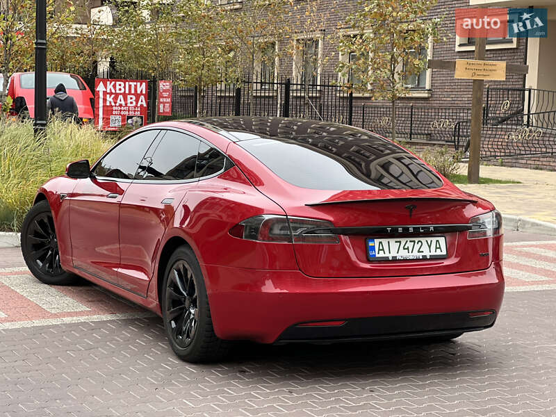 Ліфтбек Tesla Model S 2016 в Києві