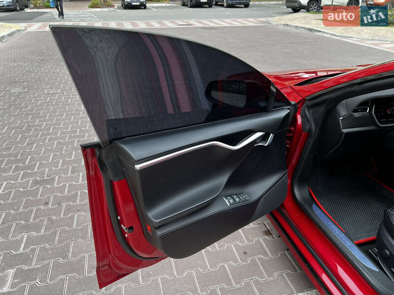 Ліфтбек Tesla Model S 2016 в Києві
