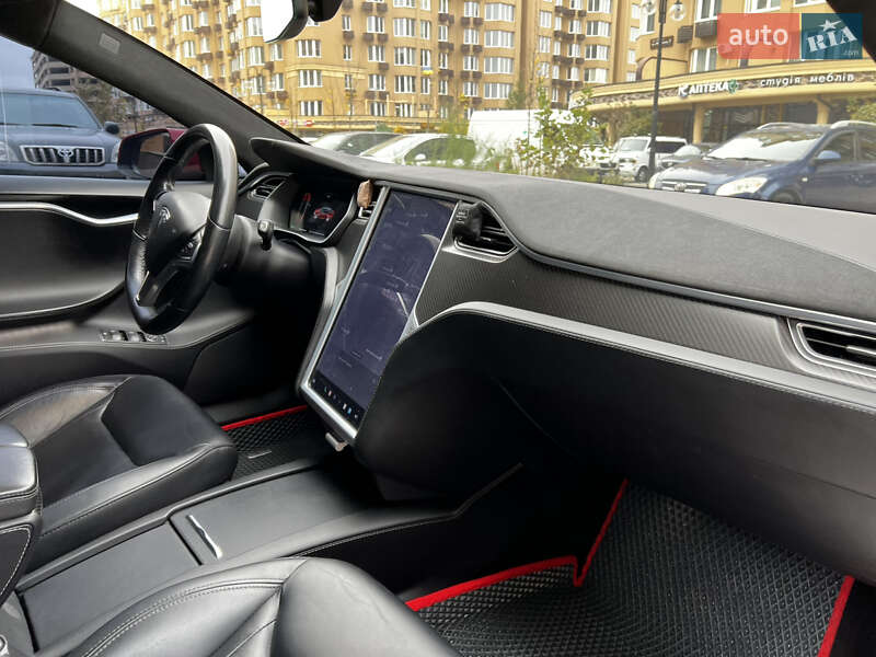 Ліфтбек Tesla Model S 2016 в Києві