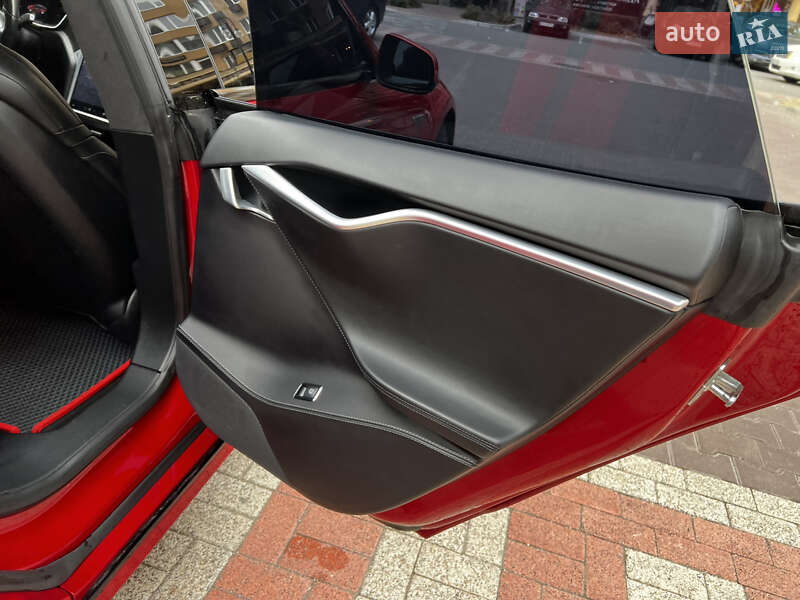 Ліфтбек Tesla Model S 2016 в Києві