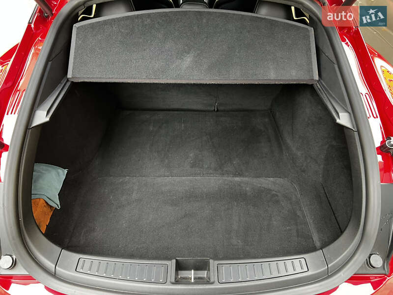Ліфтбек Tesla Model S 2016 в Києві
