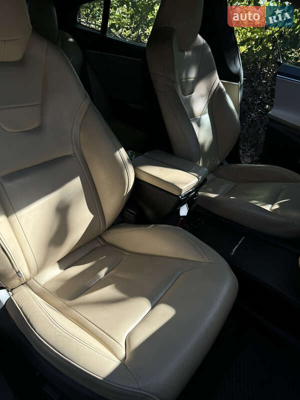 Лифтбек Tesla Model S 2016 в Хмельницком фото 12 Лифтбек Tesla Model S 2016 в Хмельницком