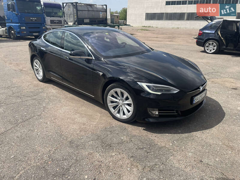 Лифтбек Tesla Model S 2018 в Александрие