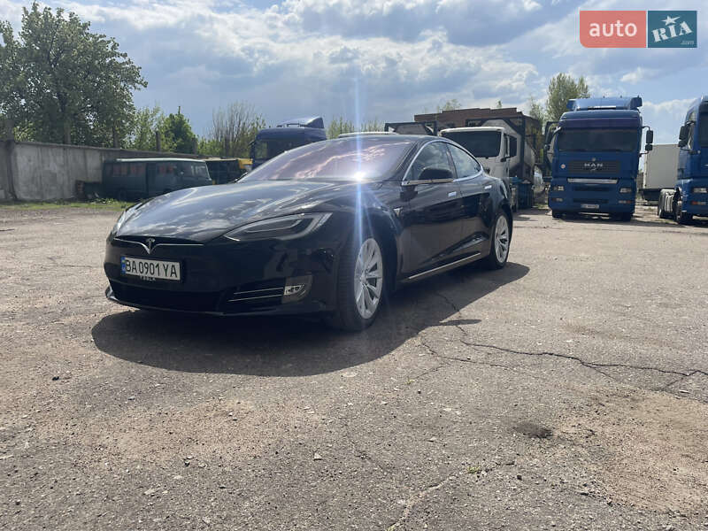 Лифтбек Tesla Model S 2018 в Александрие