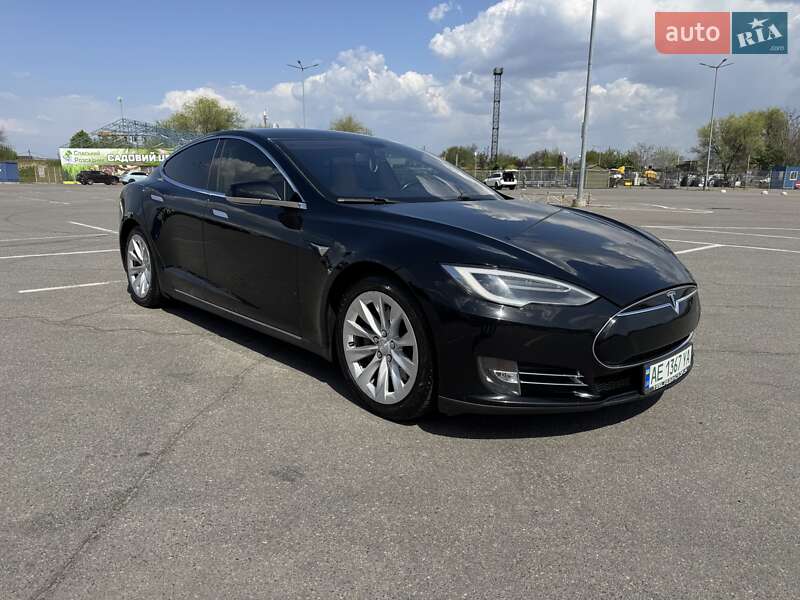 Ліфтбек Tesla Model S 2013 в Дніпрі