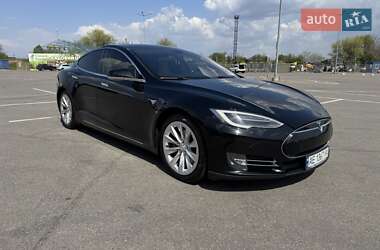 Лифтбек Tesla Model S 2013 в 