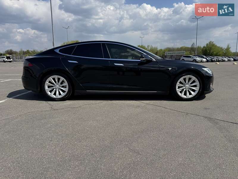 Ліфтбек Tesla Model S 2013 в Дніпрі