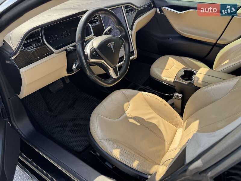 Ліфтбек Tesla Model S 2013 в Дніпрі