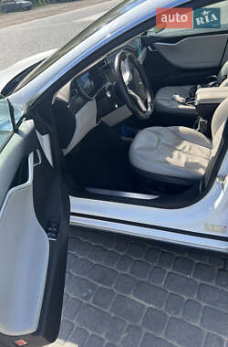 Лифтбек Tesla Model S 2015 в 