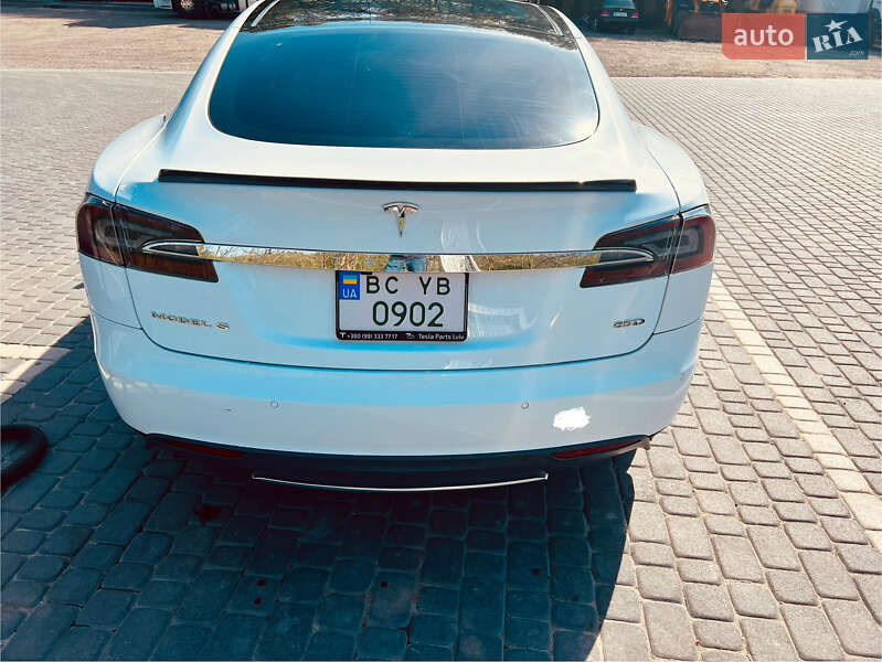 Лифтбек Tesla Model S 2015 в Львове
