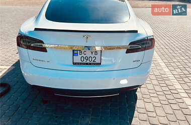 Лифтбек Tesla Model S 2015 в 
