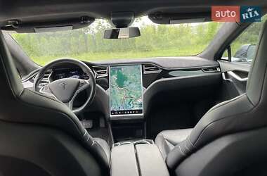 Лифтбек Tesla Model S 2015 в 