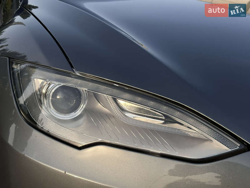 Лифтбек Tesla Model S 2014 в Киеве